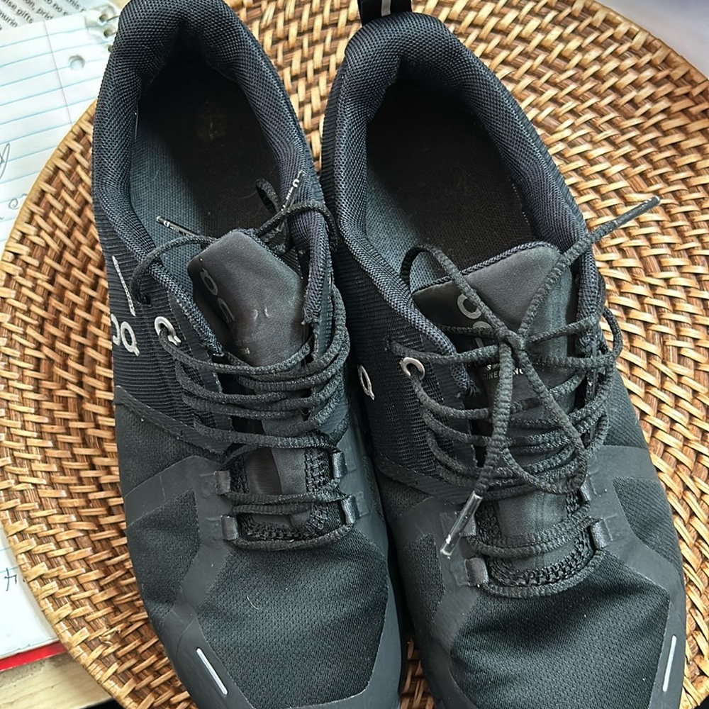 Black Cloud 5 women’s waterproof laceup sneakers size W9 (under counter)